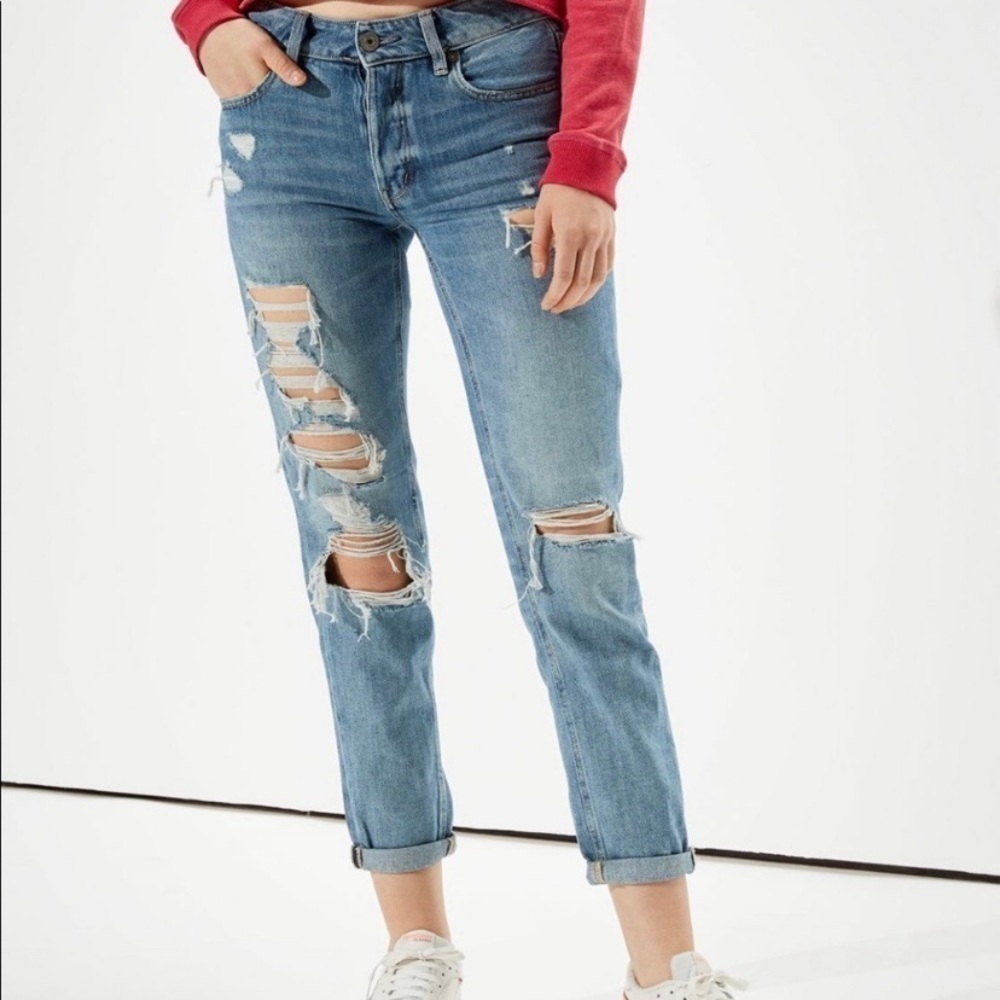 American Eagle Tomgirl Jeans Button Fly Size 4 Mid 9.5” Rise Distressed Torn